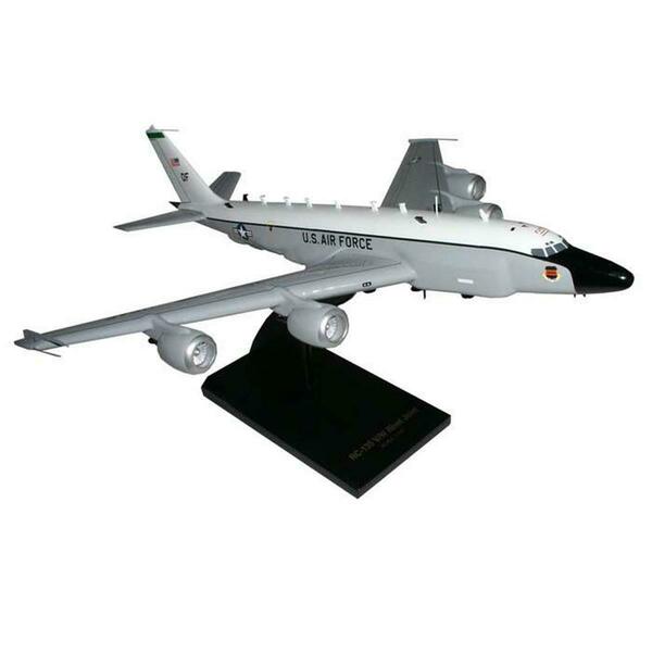 Daron Worldwide Trading RC-135V/W NEW/LARGE ENGINES Rivet Joint 1/100 AIRCRAFT B7410